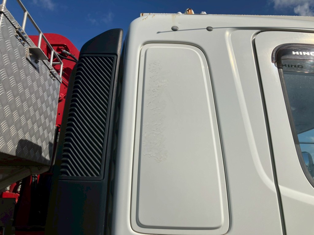 運転席側クォーターパネルに看板消し跡があります。|日野 レンジャー 2PG-FE2ABAの写真29