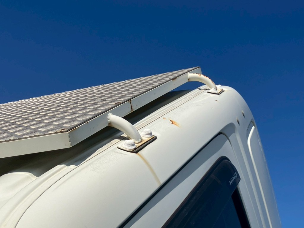 ルーフにサビがあります。|日野 レンジャー 2PG-FE2ABAの写真49