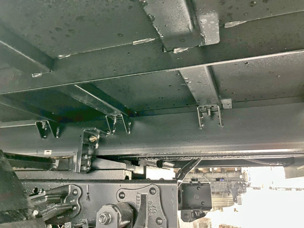 シャーシとネタの状態です。（縦ネタ・横ネタ鉄製です）|いすゞ エルフ 2RG-NPR88AM(2WD)の写真6