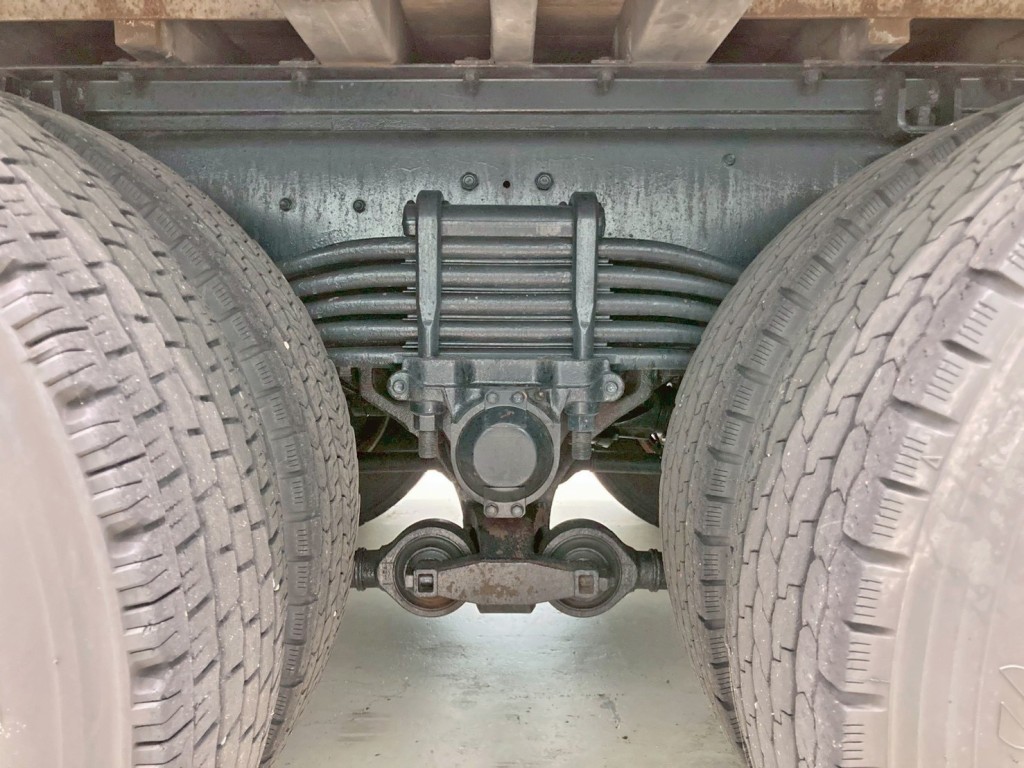 リーフサスです。|いすゞ ギガ QKG-CYH77Bの写真5