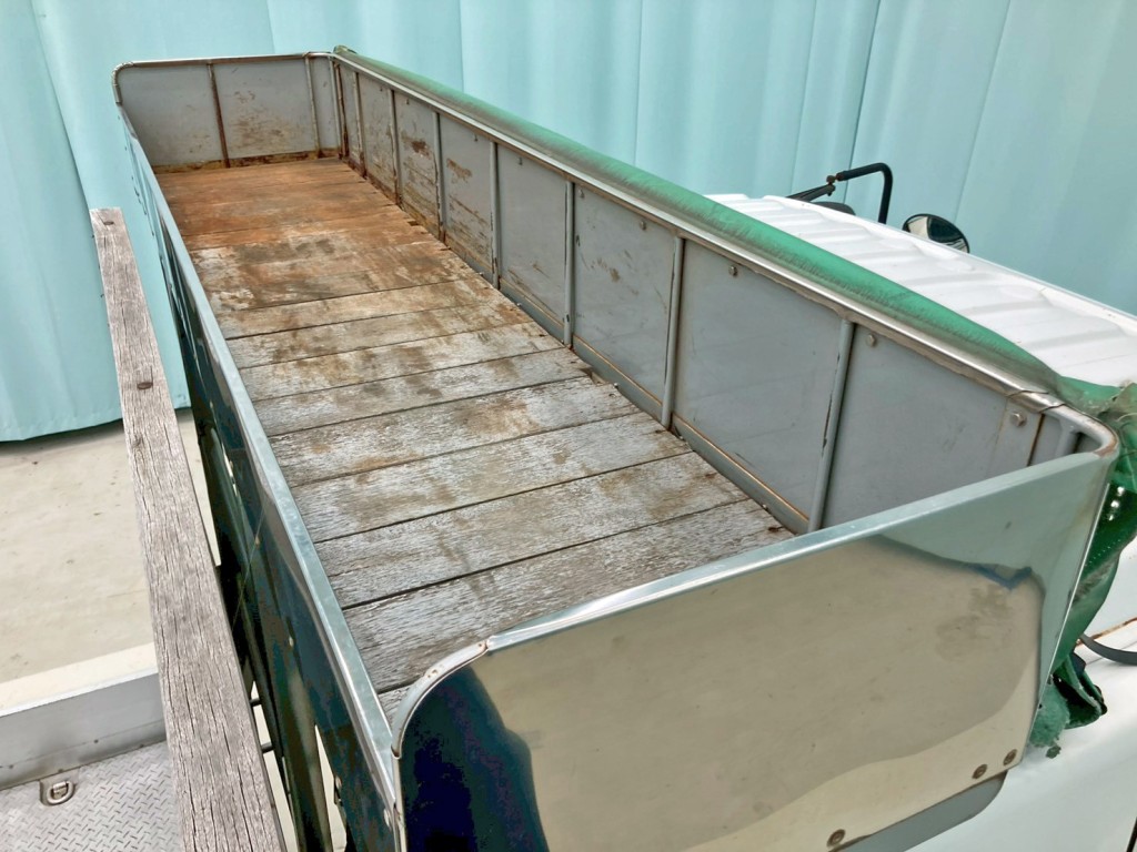 シートデッキの状態です。|いすゞ ギガ QKG-CYH77Bの写真13