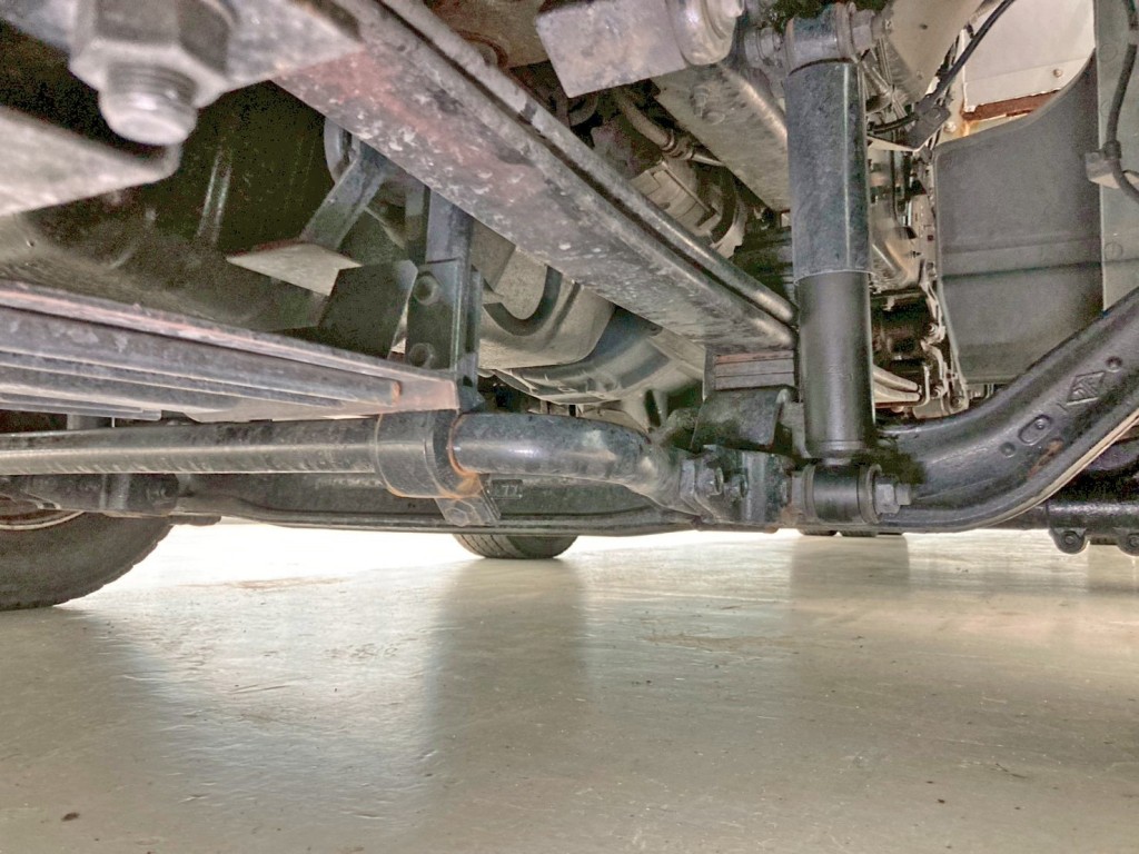 下回りの状態です。(前方)|いすゞ ギガ QKG-CYH77Bの写真17