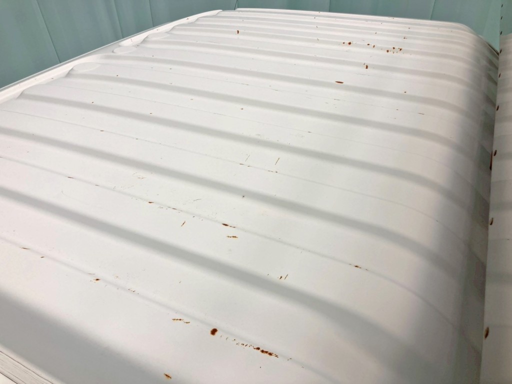 ルーフの所々にキズ・サビがあります。|いすゞ ギガ QKG-CYH77Bの写真45