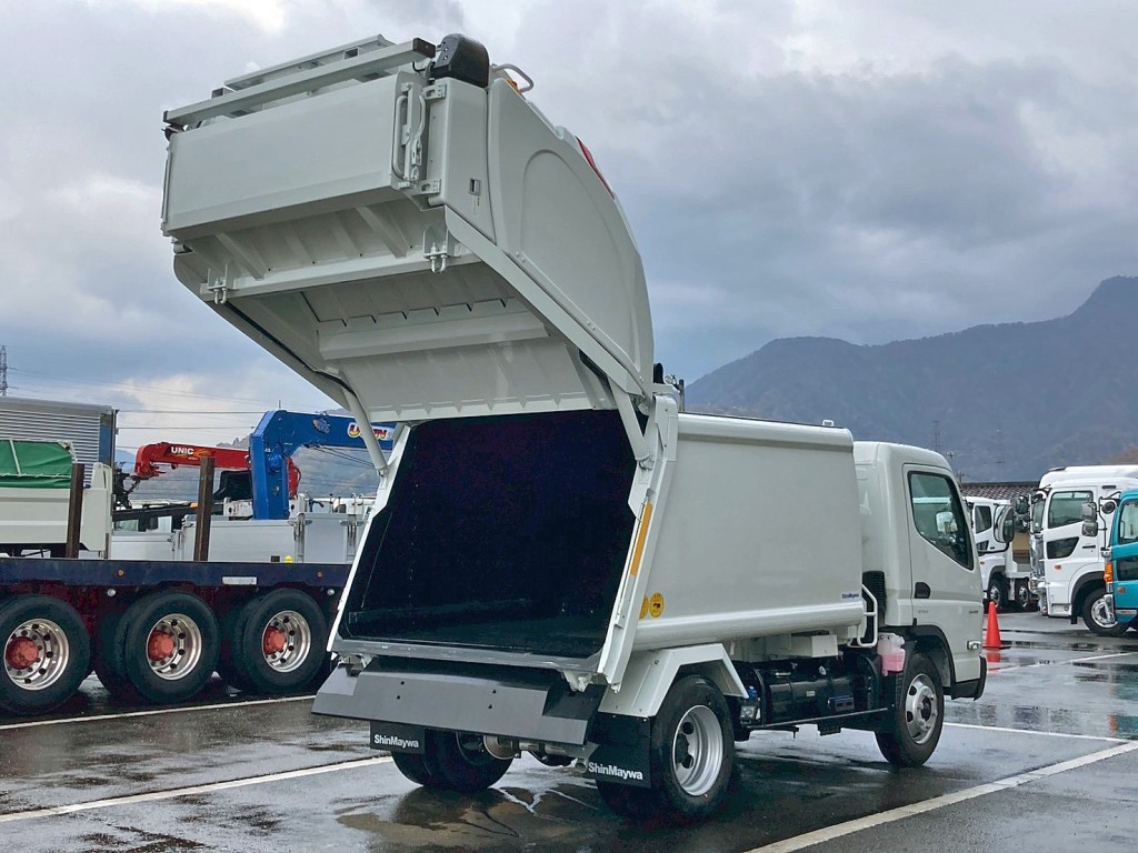 三菱 キャンター 2PG-FEB90(2WD)の写真4