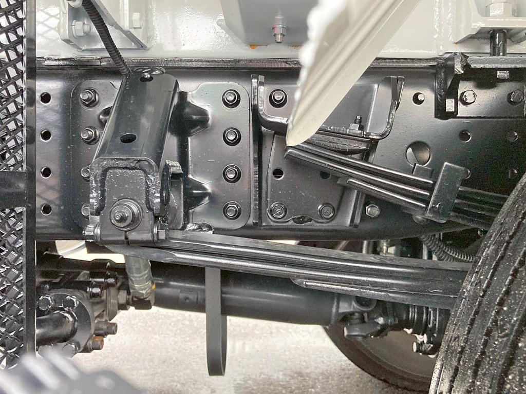 リーフサスです。|三菱 キャンター 2PG-FEB90(2WD)の写真5