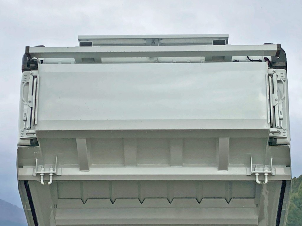 汚水タンク底面の状態です。|三菱 キャンター 2PG-FEB90(2WD)の写真8