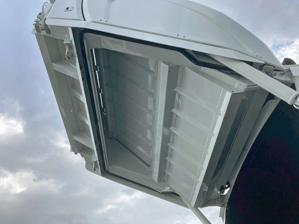 三菱 キャンター 2PG-FEB90(2WD)の写真9