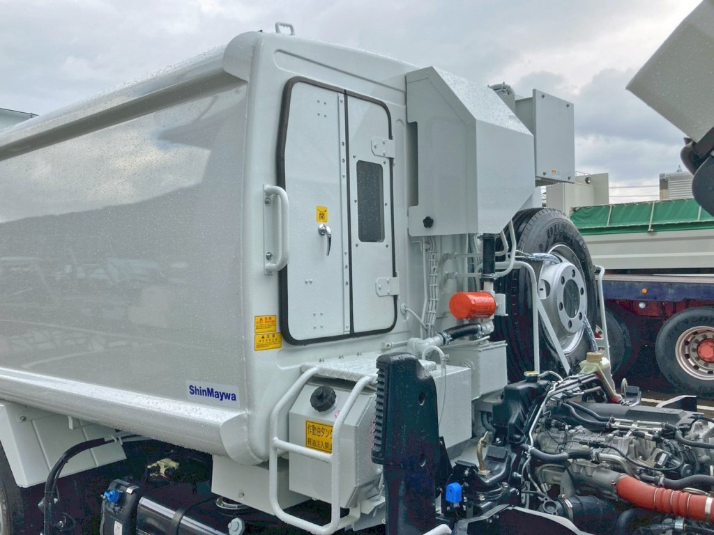 タンク前方の状態です。|三菱 キャンター 2PG-FEB90(2WD)の写真15