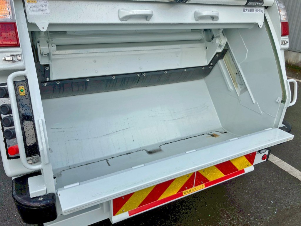 積み込み方式はプレス式です。|三菱 キャンター 2PG-FEB90(2WD)の写真17