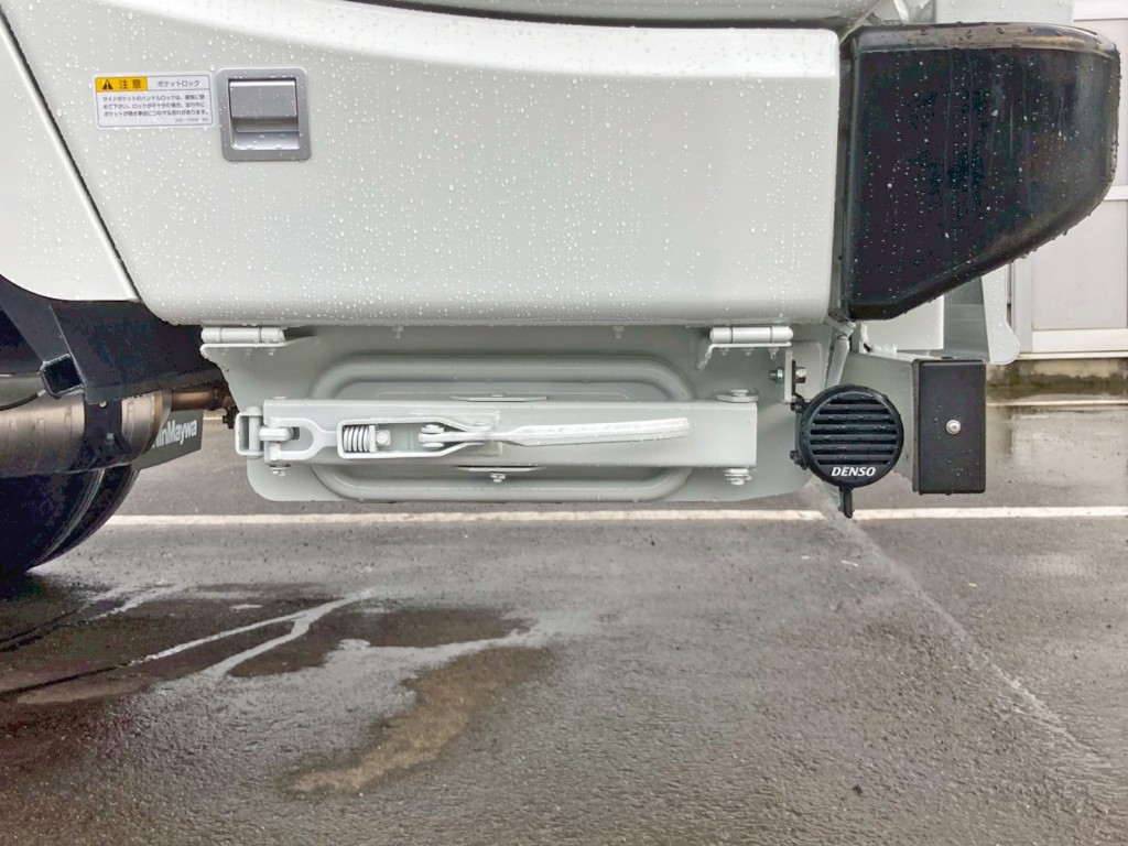 汚水タンクの排水口です。|三菱 キャンター 2PG-FEB90(2WD)の写真20