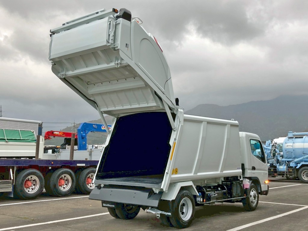 三菱 キャンター 2PG-FEB90(2WD)の写真4