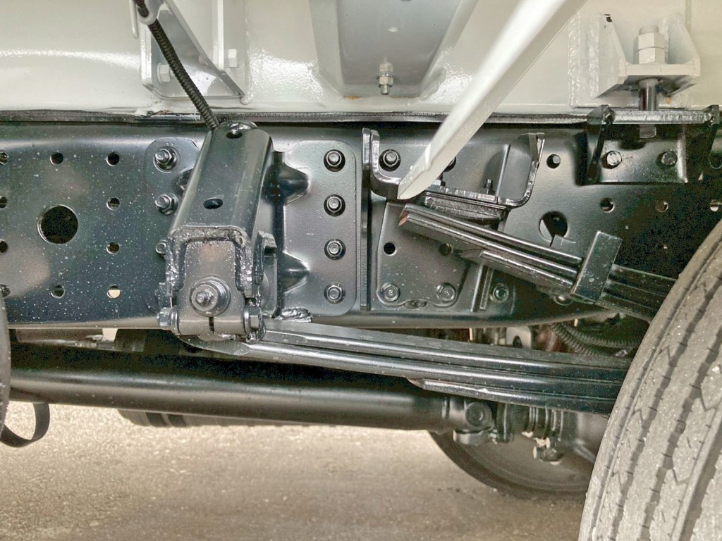 リーフサスです。|三菱 キャンター 2PG-FEB90(2WD)の写真5