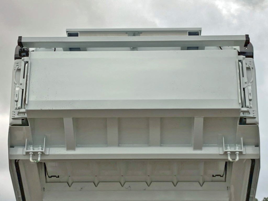 汚水タンク底面の状態です。|三菱 キャンター 2PG-FEB90(2WD)の写真8