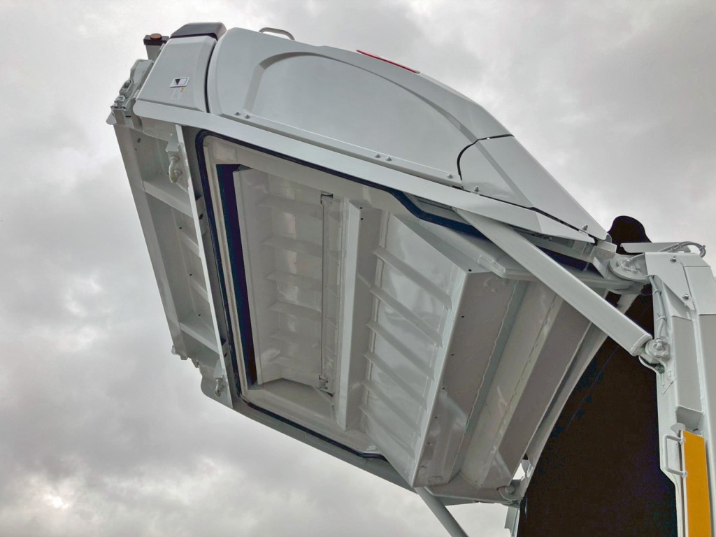 三菱 キャンター 2PG-FEB90(2WD)の写真9