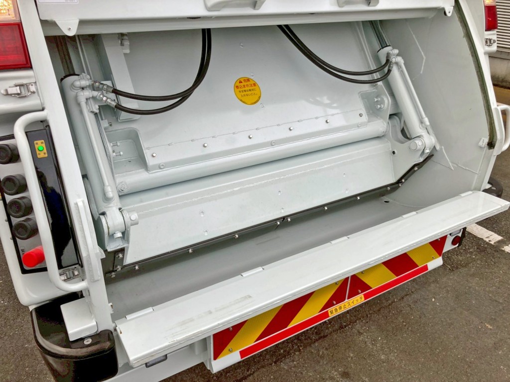 積み込み方式はプレス式です。|三菱 キャンター 2PG-FEB90(2WD)の写真17