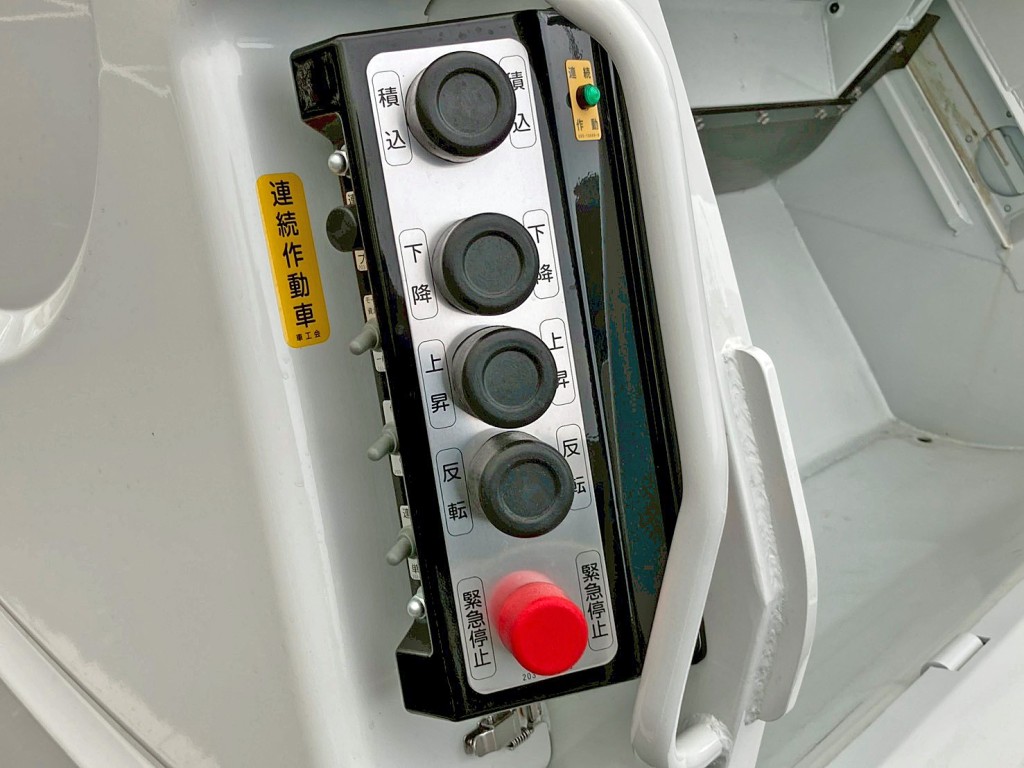 連続 ⇔ 単独切り替えスイッチ付きです。|三菱 キャンター 2PG-FEB90(2WD)の写真18