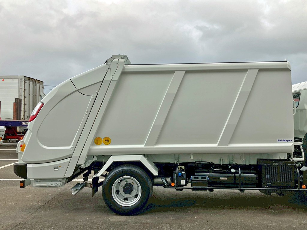 タンクの外観状態です。(運転席側)|三菱 キャンター 2PG-FEB90(2WD)の写真21