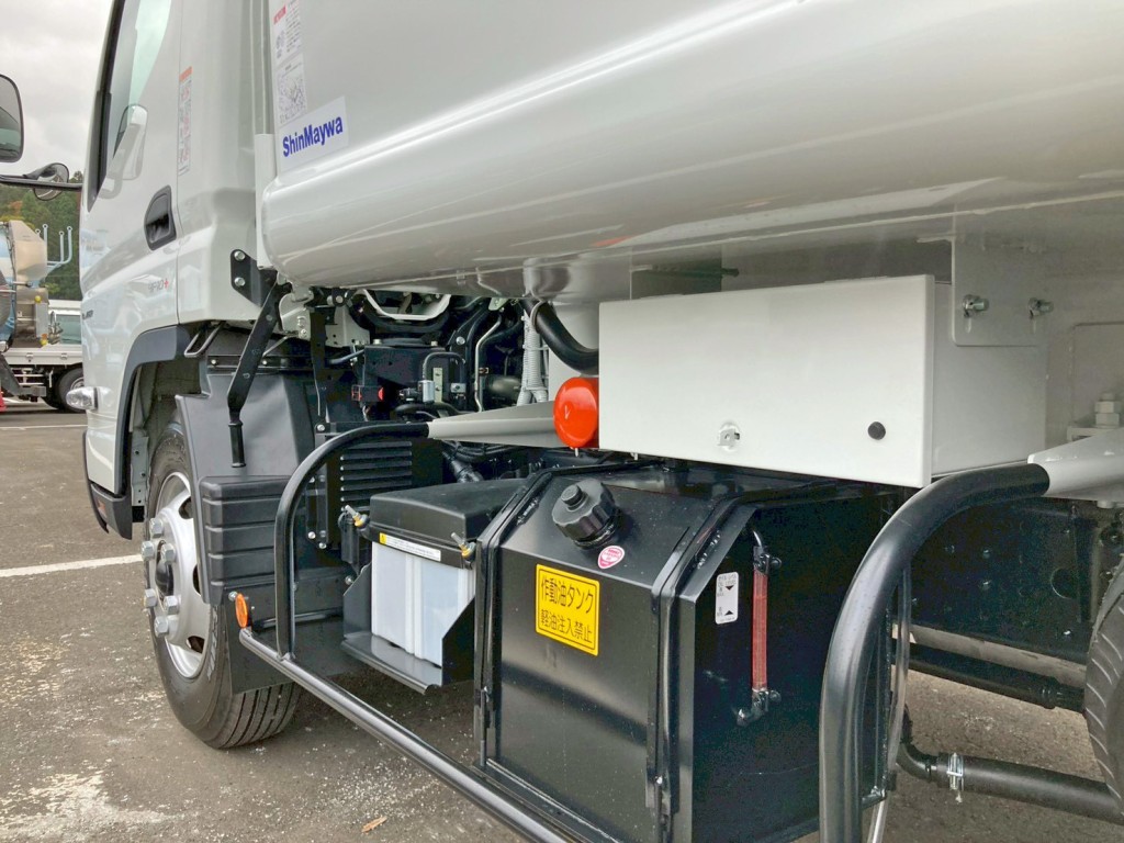 ボディー助手席側前方に工具箱が付いています。|三菱 キャンター 2PG-FEB90(2WD)の写真22