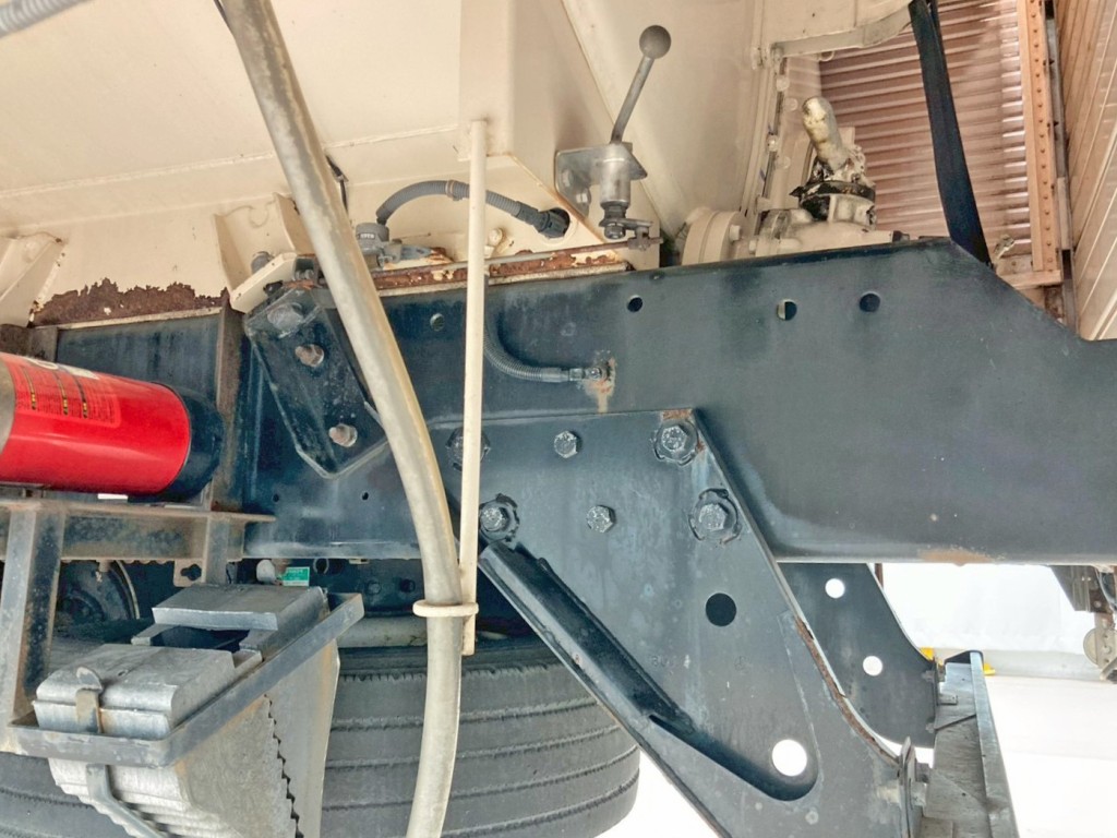 シャーシの状態です。|日野 プロフィア LKG-FR1APBAの写真6