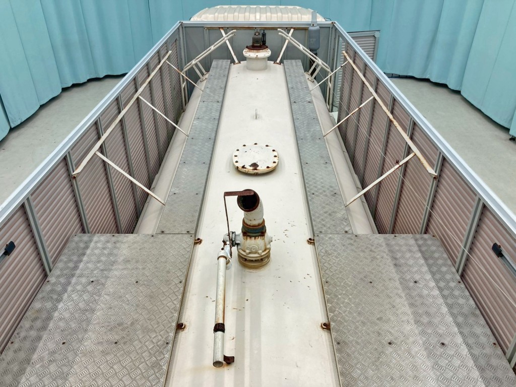 タンク後方から前方を見た状態です。|日野 プロフィア LKG-FR1APBAの写真13