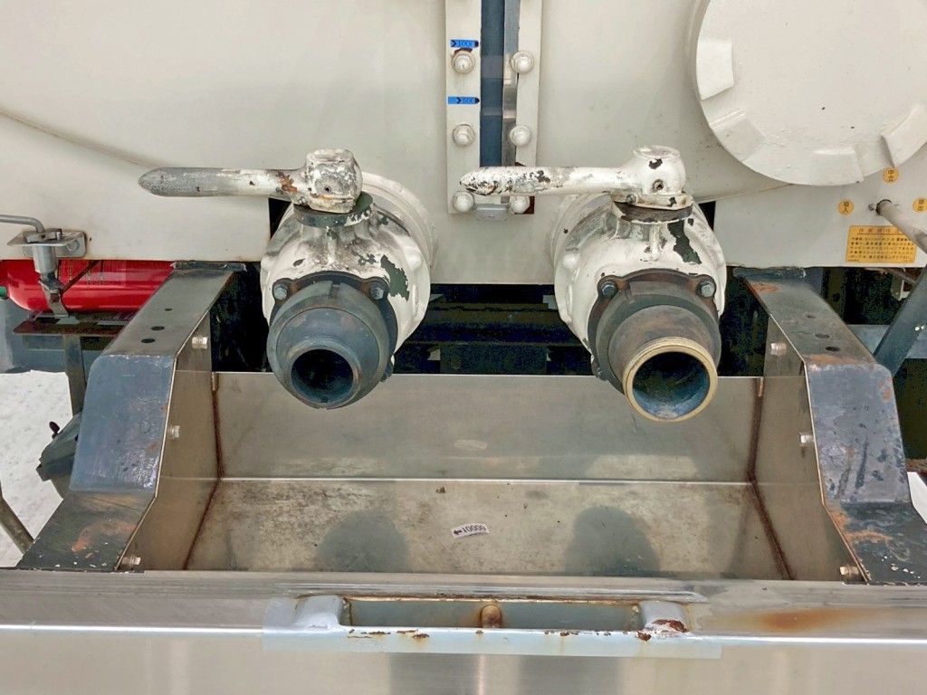 リヤの配管状態です。|日野 プロフィア LKG-FR1APBAの写真16