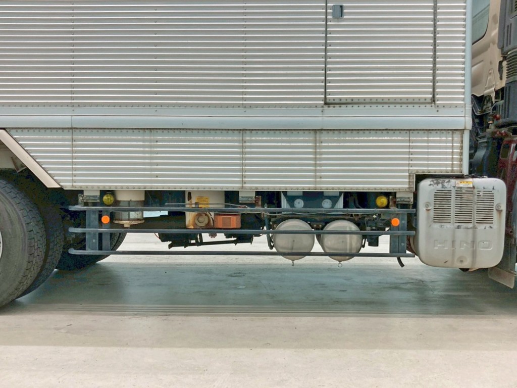 ボディー運転席側下部の状態です。|日野 プロフィア LKG-FR1APBAの写真36