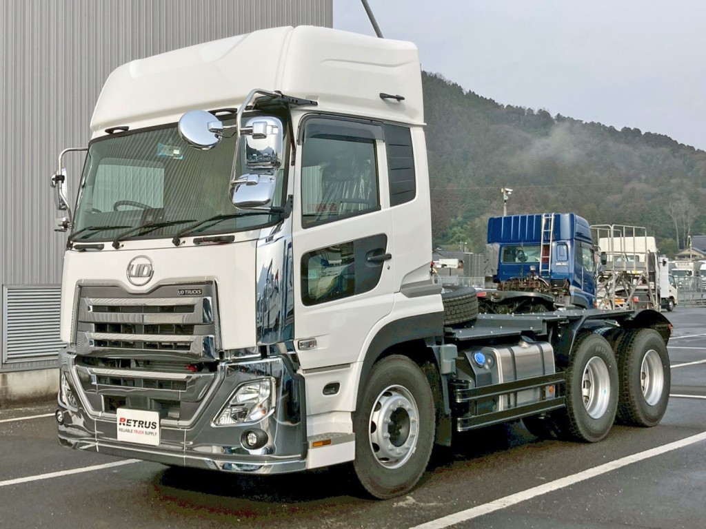 フロント周り、メッキパーツで飾っています。|UDトラックス  2DG-GW6ELHの写真1