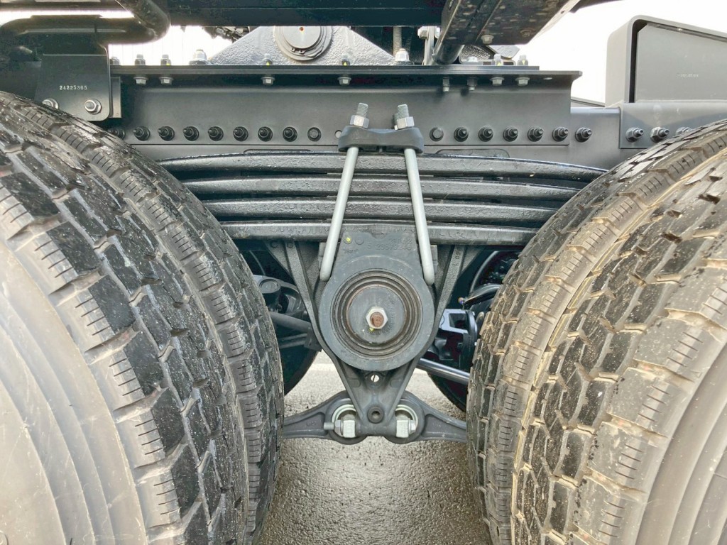 リーフサスです。|UDトラックス  2DG-GW6ELHの写真5