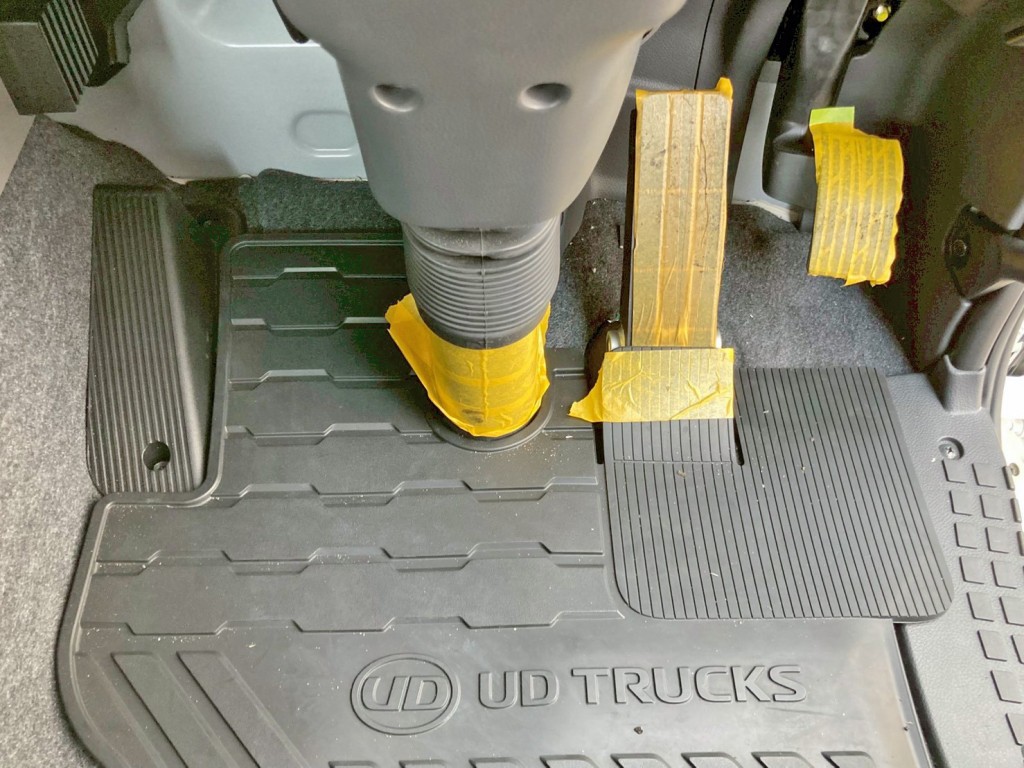 2ペダル仕様です。|UDトラックス  2DG-GW6ELHの写真21