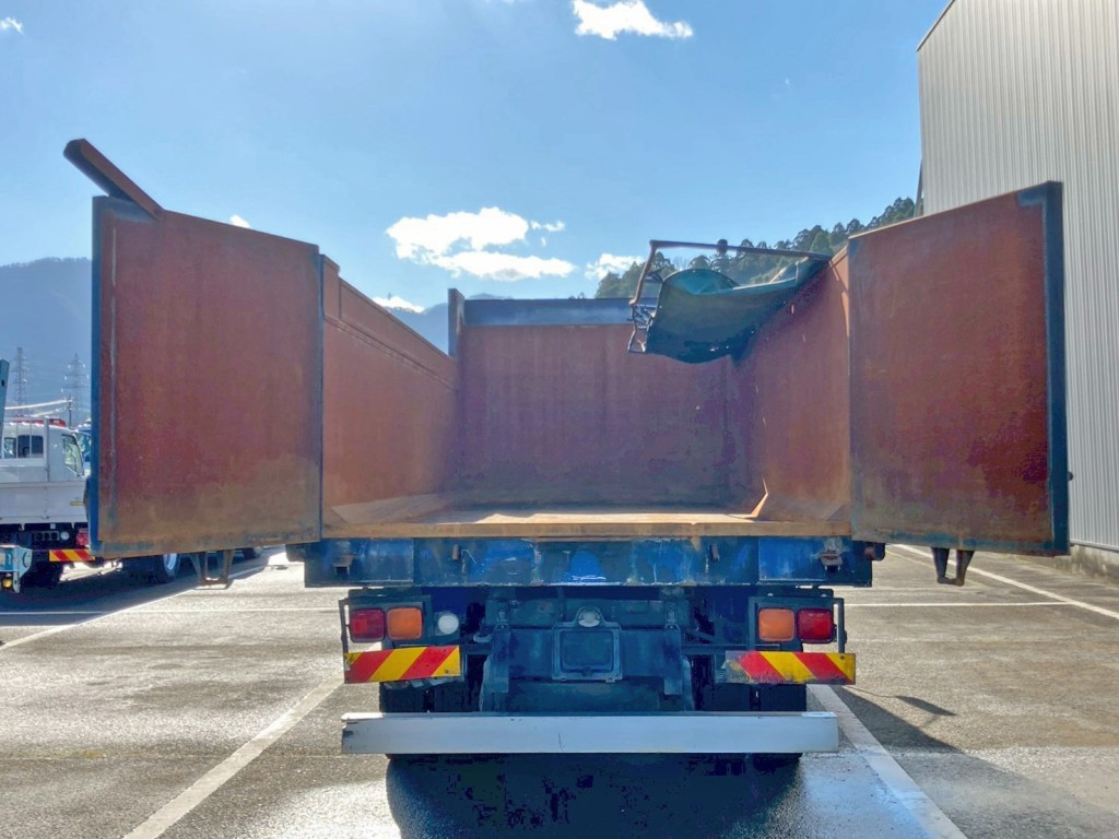 リヤゲートは観音開き式です。|三菱 ファイター QKG-FK72FZの写真10