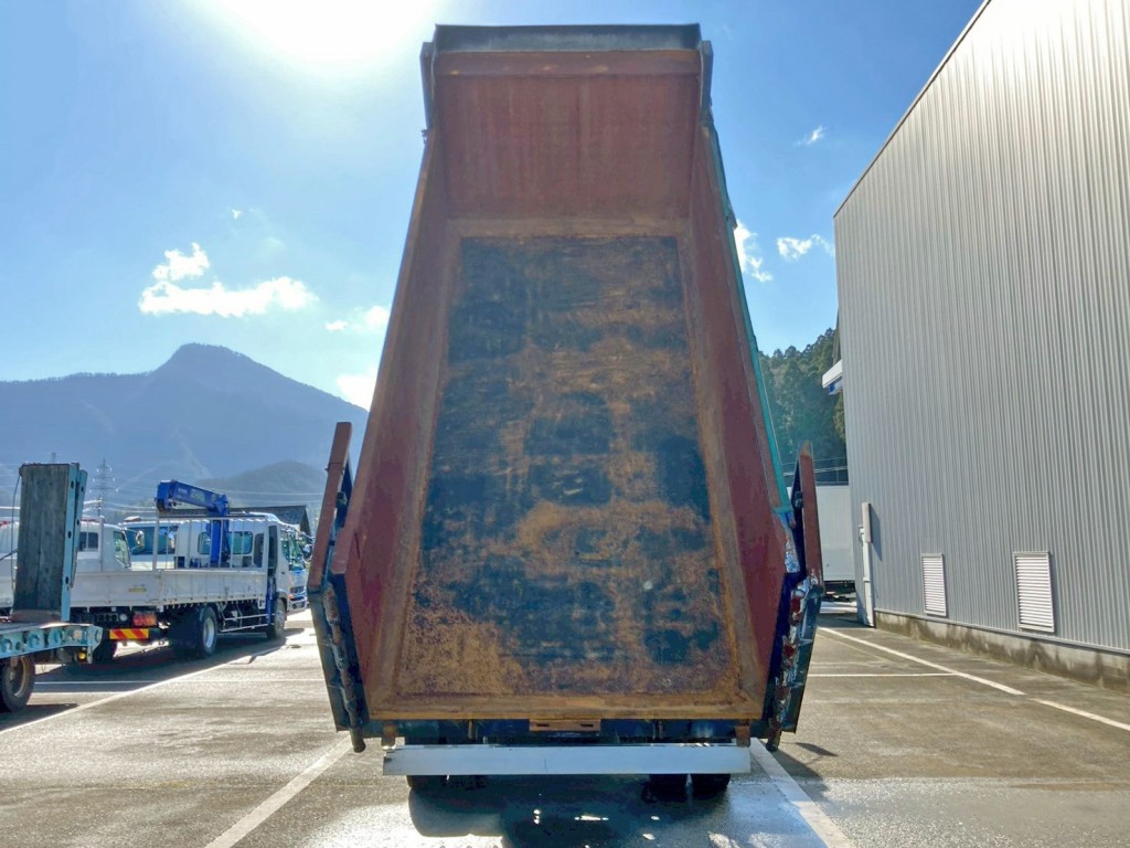 床は鉄板です。|三菱 ファイター QKG-FK72FZの写真11