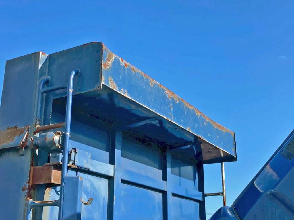 シートデッキに歪みがあります。(運転席側)|三菱 ファイター QKG-FK72FZの写真18