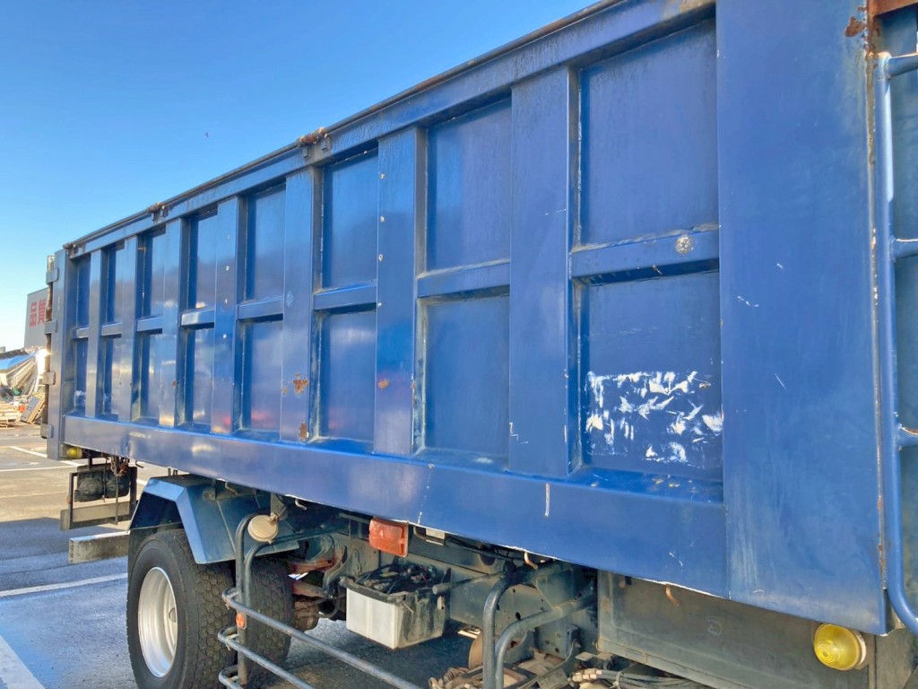 ボディー運転席側前方にシールはがし跡があります。|三菱 ファイター QKG-FK72FZの写真31