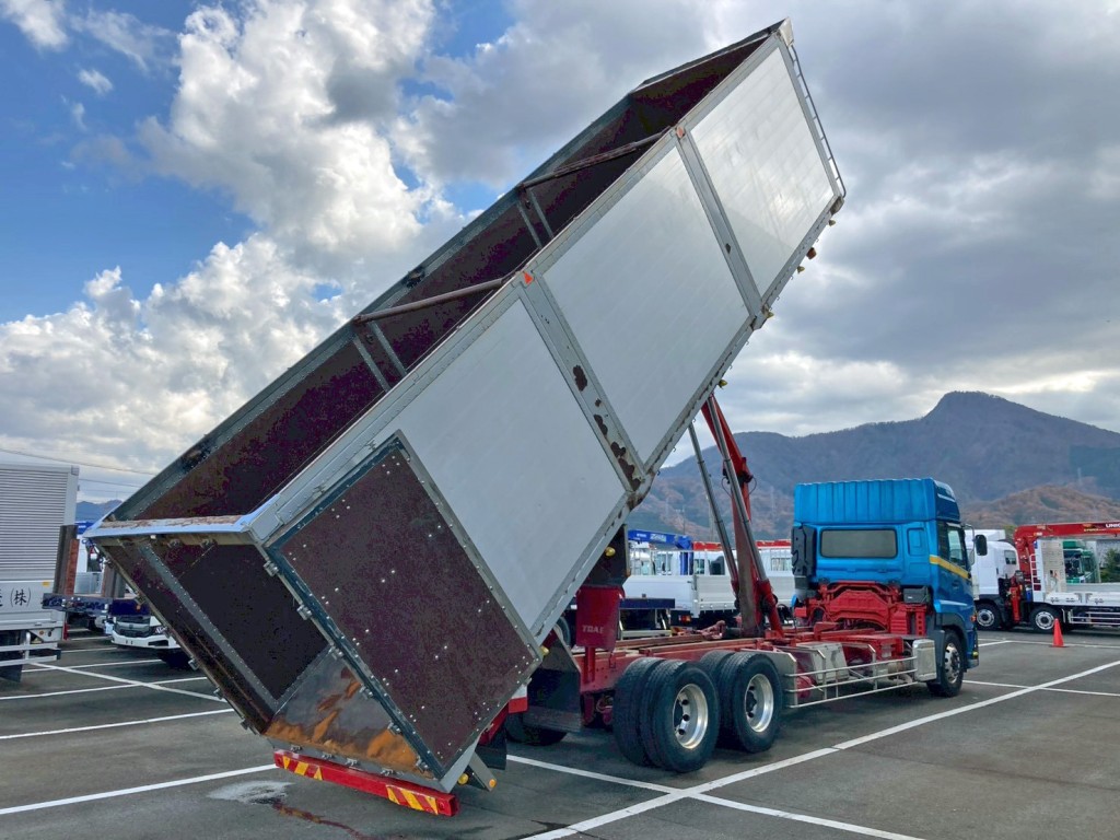 UDトラックス クオン QPG-CD5ZLの写真4