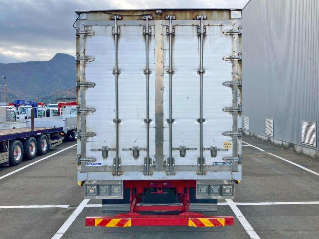 リヤ蝶番・ハンマーロック・キャッチはステンレス製です。|UDトラックス クオン QPG-CD5ZLの写真10