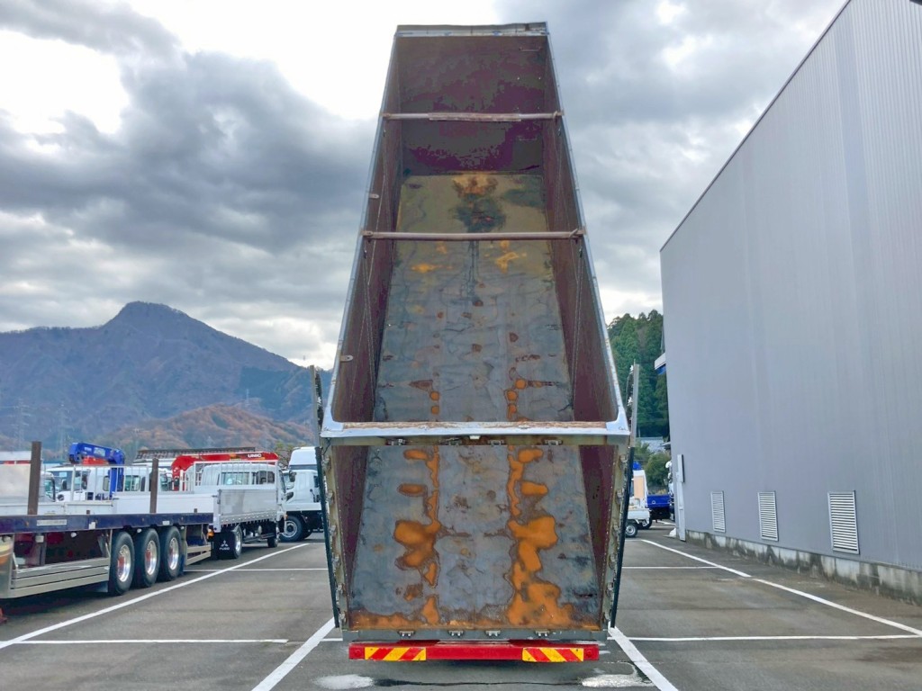 床は鉄板です。|UDトラックス クオン QPG-CD5ZLの写真13