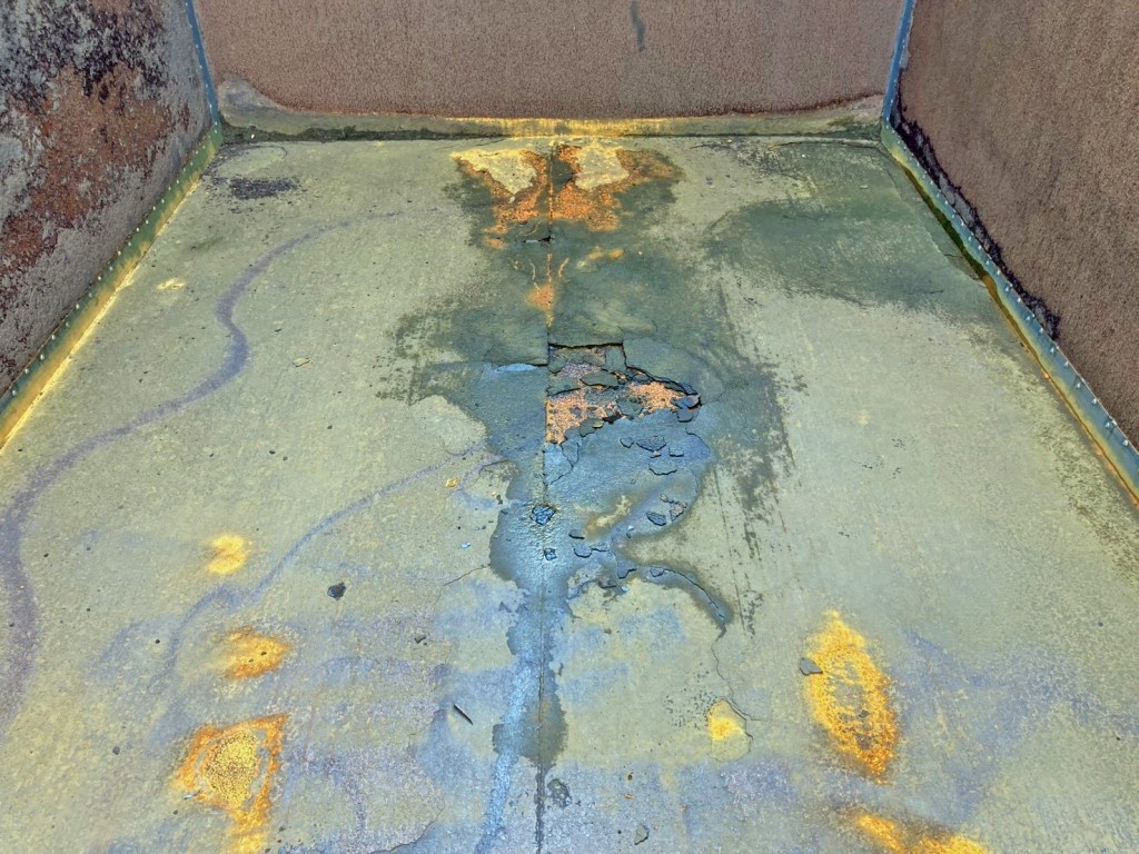 床板前方に腐食があります。|UDトラックス クオン QPG-CD5ZLの写真20