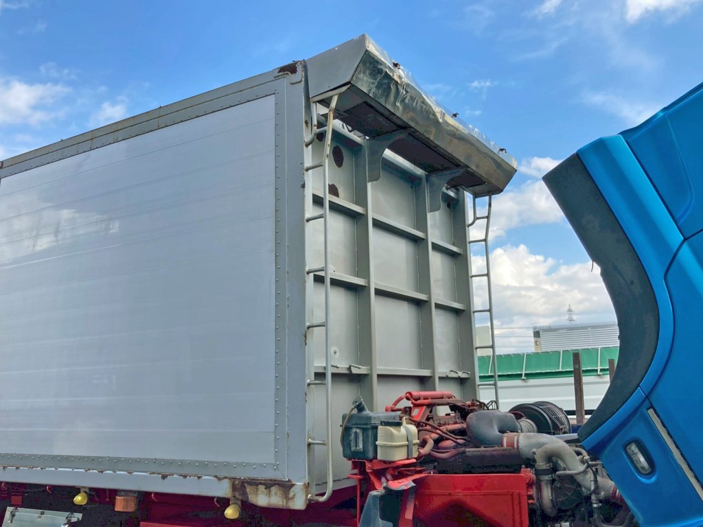 シートデッキに曲がりがあります。|UDトラックス クオン QPG-CD5ZLの写真24