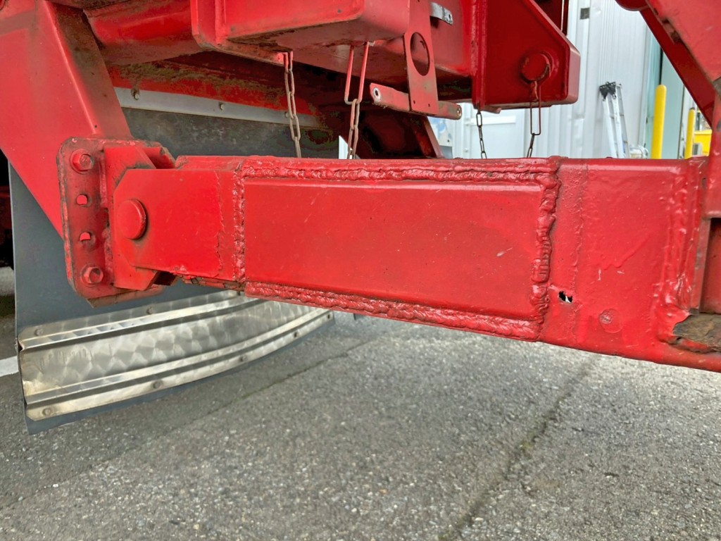 助手席側リヤバンパーステーにパッチ当て箇所があります。|UDトラックス クオン QPG-CD5ZLの写真35