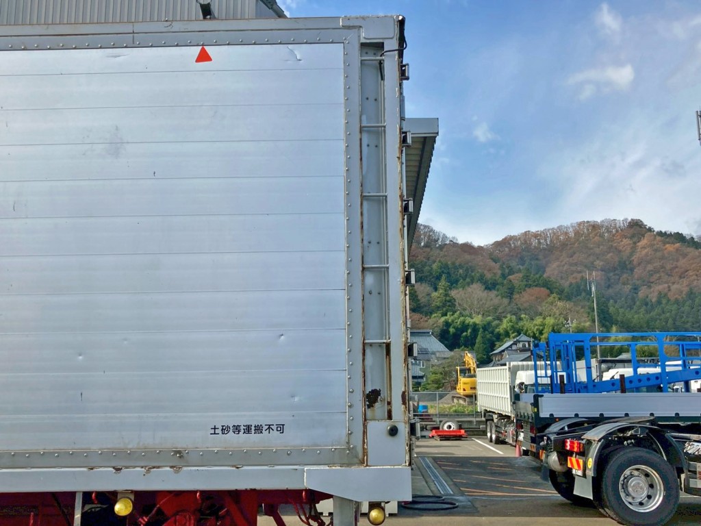 助手席側リヤ柱はハシゴ加工されています。|UDトラックス クオン QPG-CD5ZLの写真44