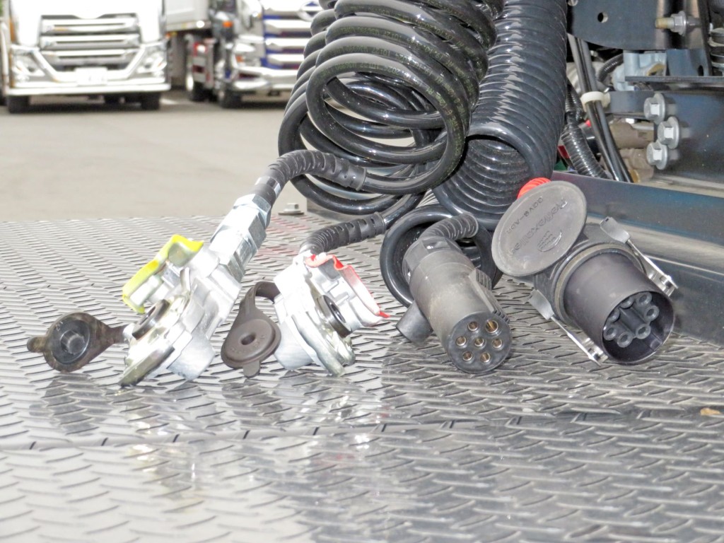 接続コネクターです。|UDトラックス クオン 2DG-GW6EAHの写真11