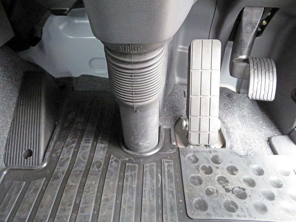 2ペダルです。|UDトラックス クオン 2DG-GW6EAHの写真19