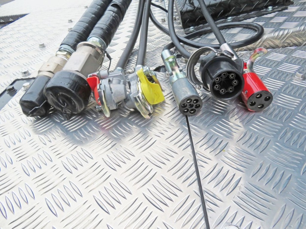 コネクター類です。|三菱 スーパーグレート 2RG-FP84VDRの写真11