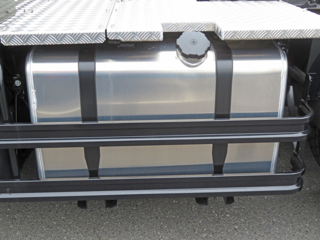 燃料タンクは400Lです。（アルミ製です）|三菱 スーパーグレート 2RG-FP84VDRの写真21