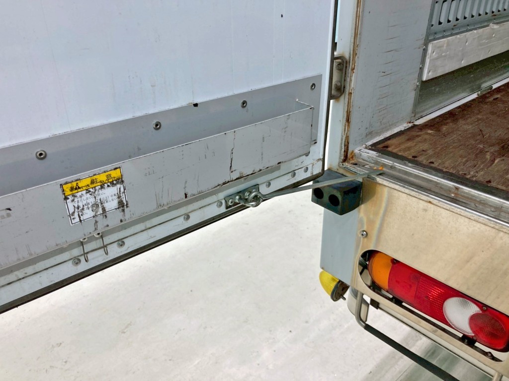 助手席側ストッパーの状態です。|UDトラックス クオン 2PG-CG5CAの写真12