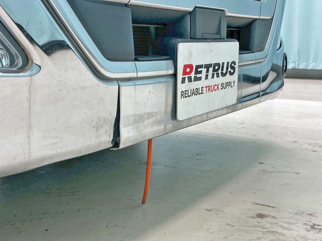 フロントバンパー中央部にズレがあります。|UDトラックス クオン 2PG-CG5CEの写真30