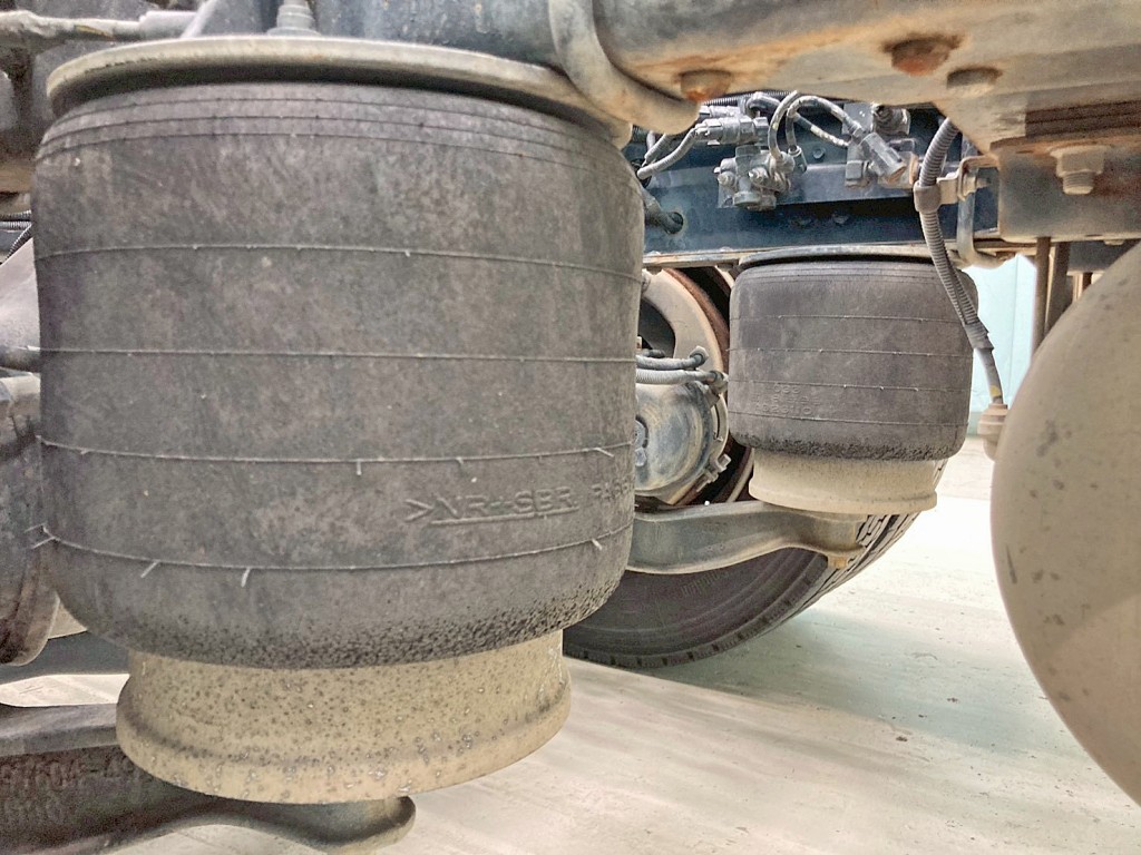 エアサスです。|いすゞ ギガ LKG-EXD77AG改の写真7