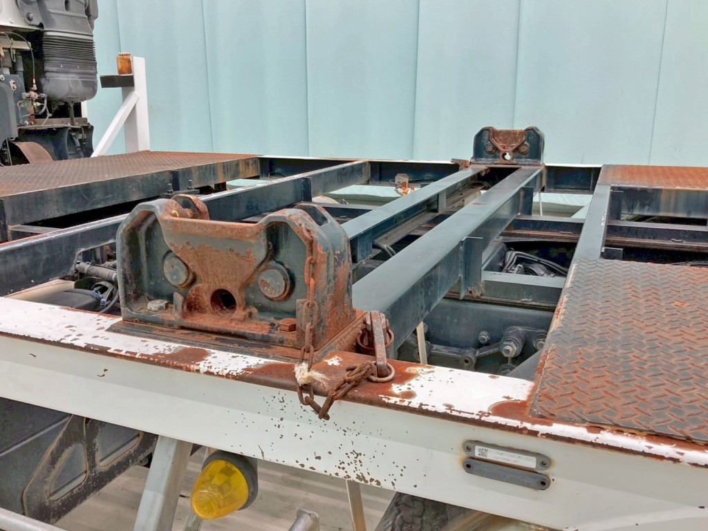 JRコンテナ用の緊締装置です。|いすゞ ギガ LKG-EXD77AG改の写真13