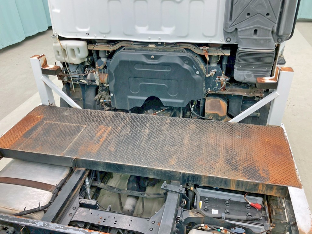 ボディー前方の状態です。|いすゞ ギガ LKG-EXD77AG改の写真14