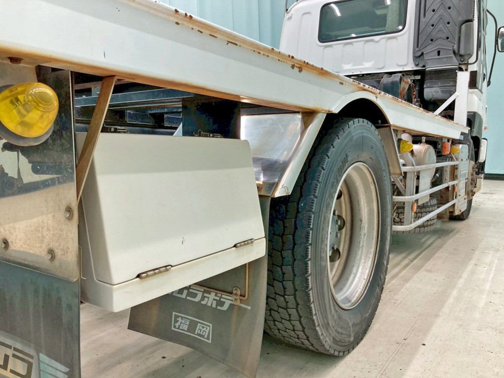 ボディー運転席側後方に工具箱が付いています。|いすゞ ギガ LKG-EXD77AG改の写真19